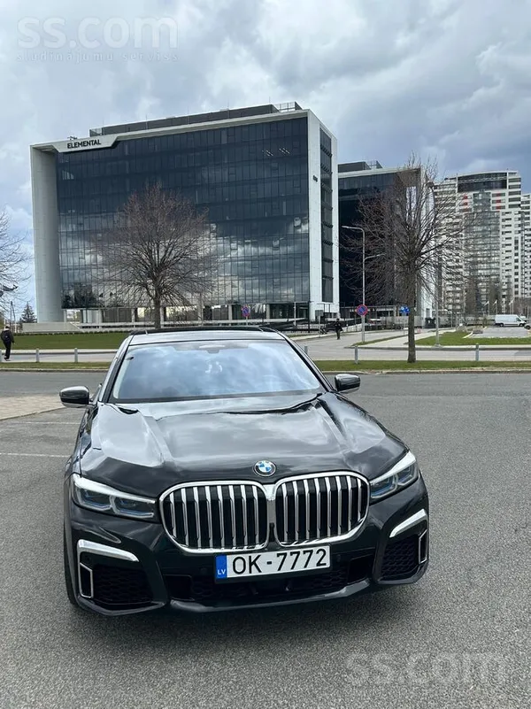 BMW 730Ld sDrive G12 Lci Executive Drive Pro Sky Lounge Remote Parking R22