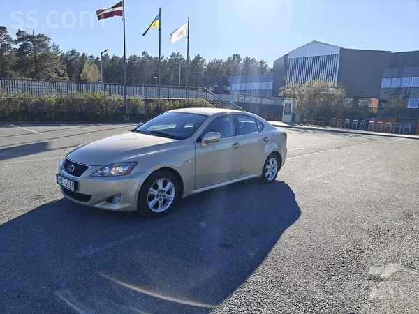 Lexus IS