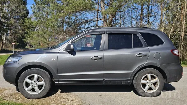 Hyundai Santa Fe ar 2.2crdi/114kw dīzeļmotoru un manuālo ātrumkārbu , 7 viet