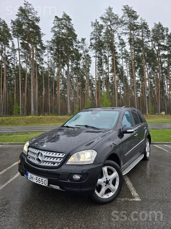 Pārdodu uzticamu ģimenes auto MB Ml320 ar bagātu komplektāciju. Auto ir auto