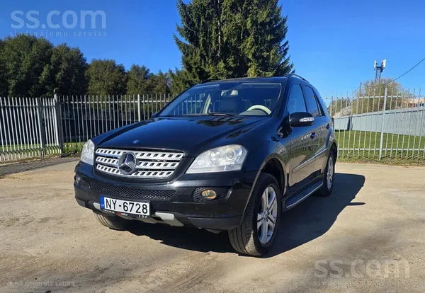Pārdodam ļoti koptu un vizuāli pievilcīgu Mercedes‑Benz ML 320 – komfortabls
