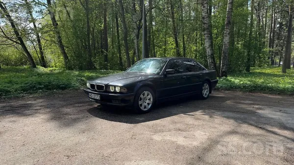 BMW 728