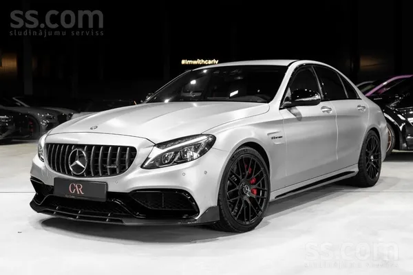 Mercedes C63 AMG - 1