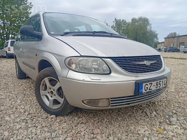 Tiek tirgoti divi Chrysler Voyager, otrs dodas līdzi kā donors (rezerves daļ