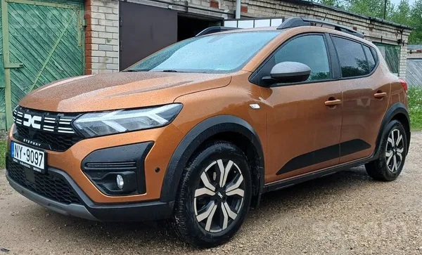 Pārdodu 2023.gada izlaiduma automašīnu Dacia Sandero Stepway. Garantija līdz