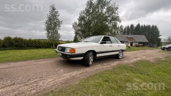 Audi 100