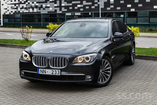 BMW 740