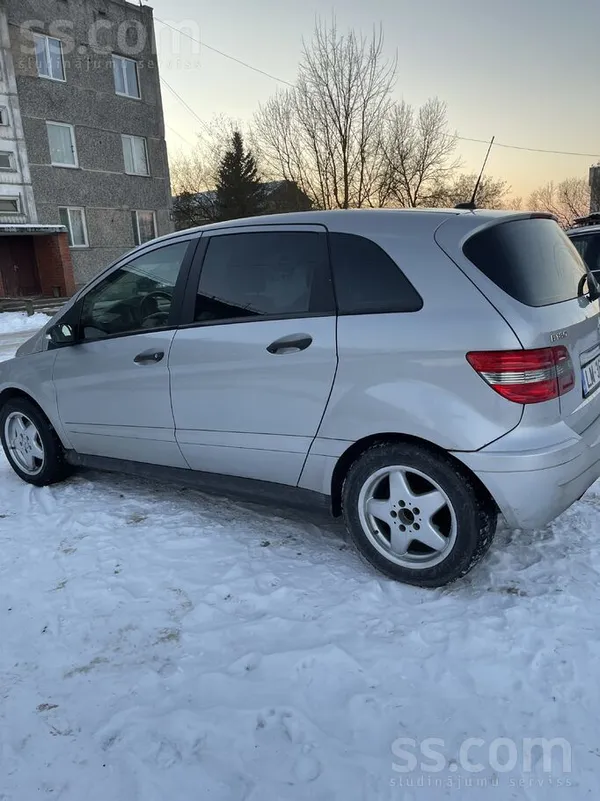 Mercedes B180