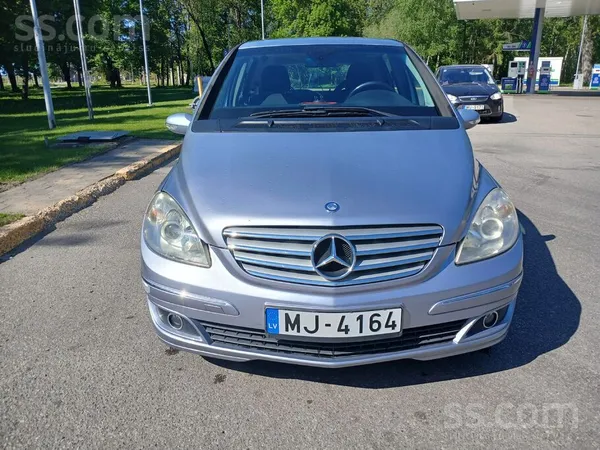 Mercedes B180