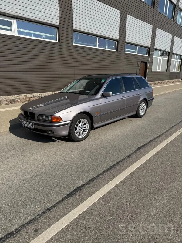 BMW 523