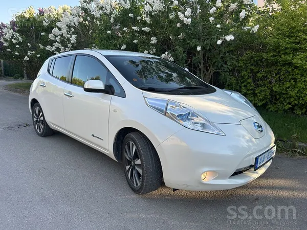 Nissan Leaf 2016, Automāts, Hečbeks, Balts — Latvijā