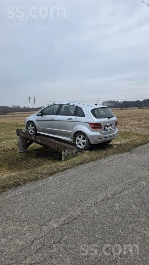 Mercedes B200