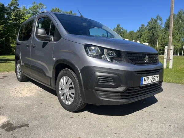 Peugeot Pilna servisa vēsture pie dīlera. 