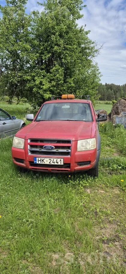 Ford Pardodu auto braukšanas kārtībā. Vizuāli defekti