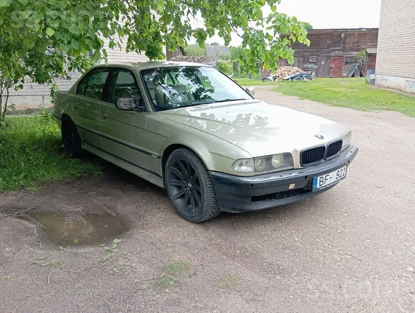 BMW 735
