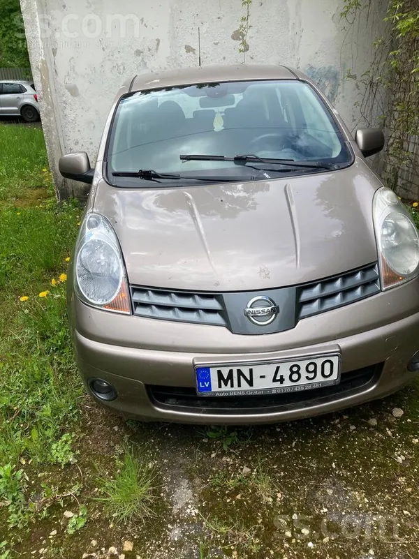 Nissan Pārdodu uzticamu ekonomisku automašinu. Degvielas 
