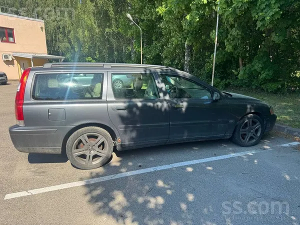Volvo Volvo V70 2.4 бензин, 2004 г. 