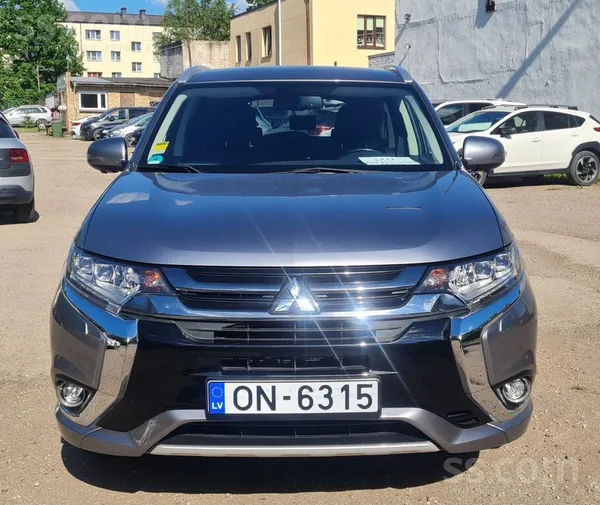 Mitsubishi Outlander - 1