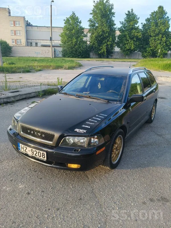 Volvo V40