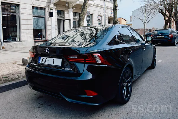 Lexus IS