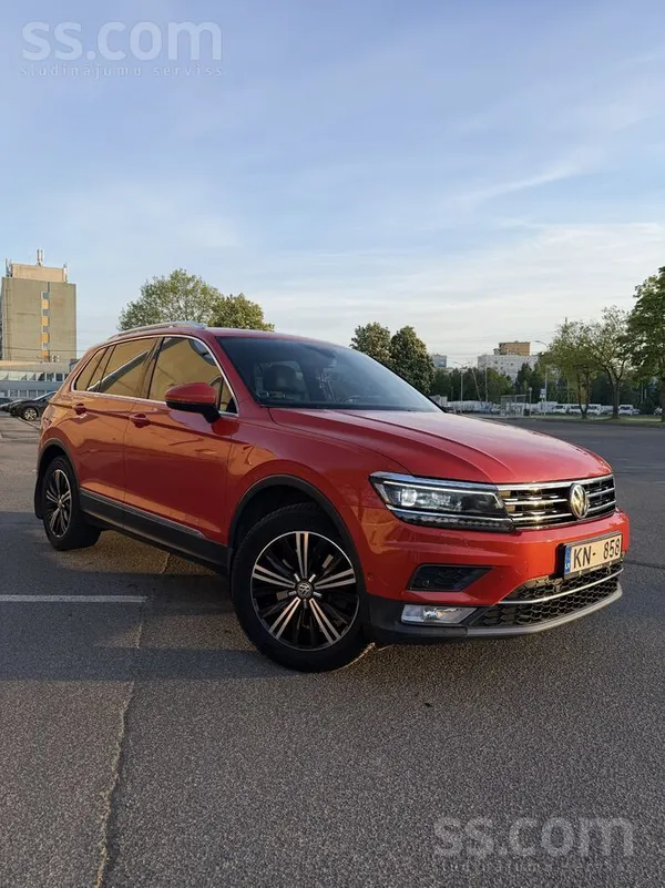 Volkswagen Tiguan - 1