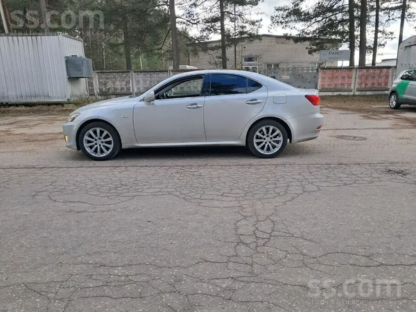 Lexus IS