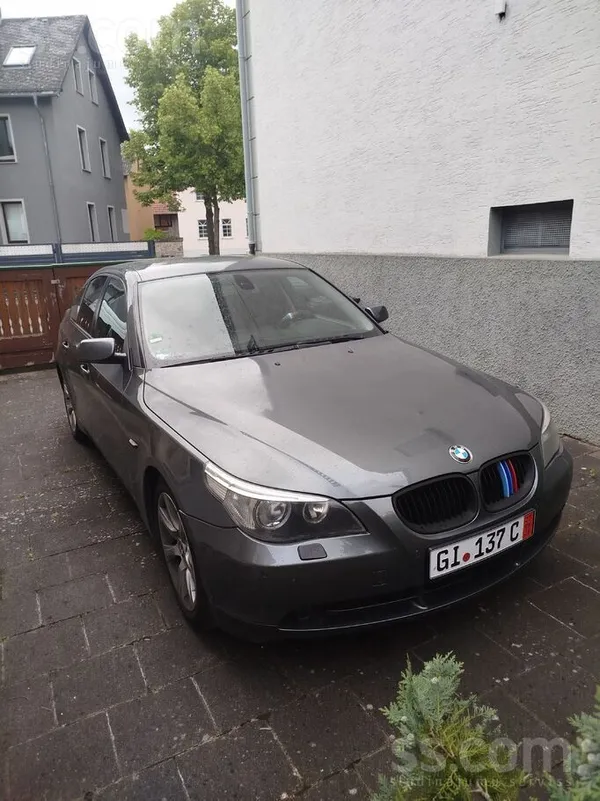 BMW 523