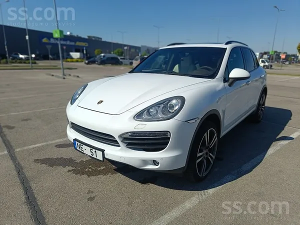 Porsche Cayenne - 1