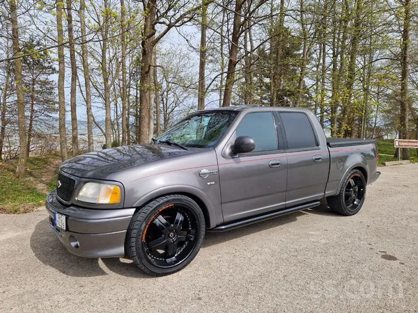 Ford F150 Harley Davidson simtgadei veltīts modelis ar