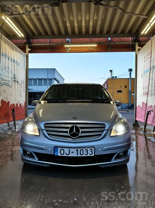 Mercedes B180