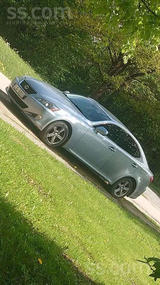 Lexus IS