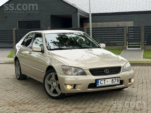 Lexus IS