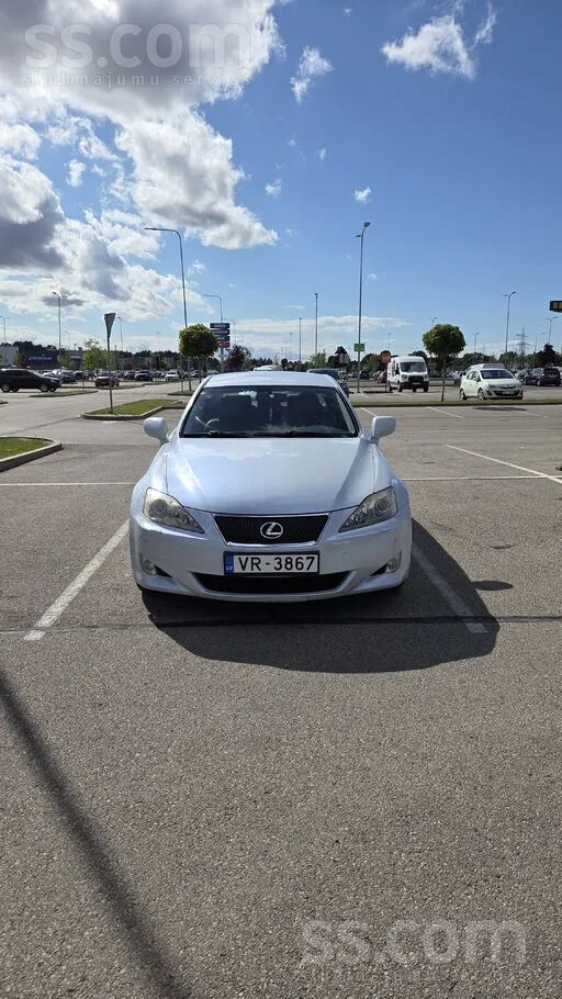 Lexus IS