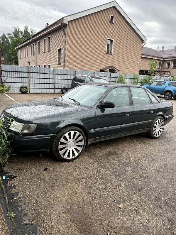 Audi 100