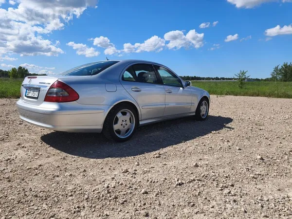 Mercedes E200