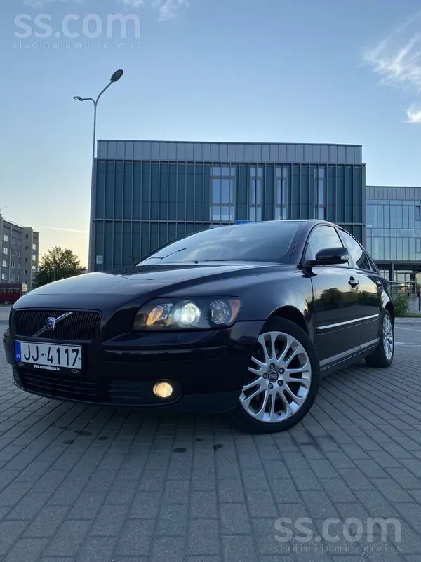 Volvo Volvo S40 2004 год выпуска. 2.5 Газ/бензин, коробк