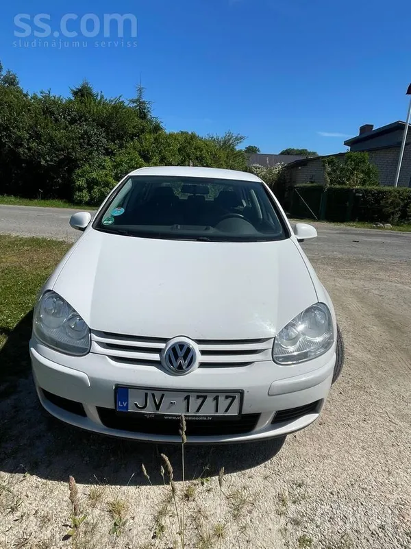Volkswagen Īpašnieks pārdod 5.golfu, auto tiek pārdots bez nu