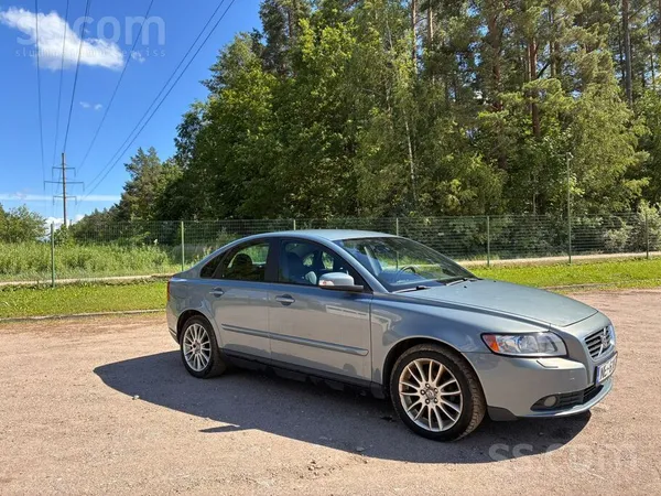 Volvo S40 1.6D 80kW. AC darbojas. Auto ar vizuāliem defektiem, ko var redzēt