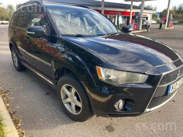 Mitsubishi Pārdod Mitsubishi Outlander . Mainīta un atjaunota