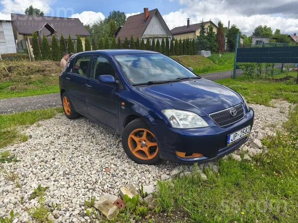 Toyota Машинка очень экономная не гнилая из таво что надо
