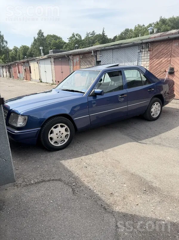 Mercedes Labs klasiskais auto ar vēsturiskā spēkrata status