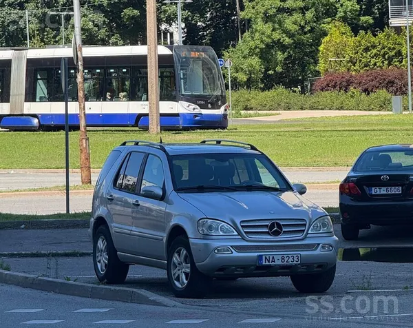 Mercedes-Benz Ml270 Cdi Final edition. W163. 

Motors Om612. Komfortabls,