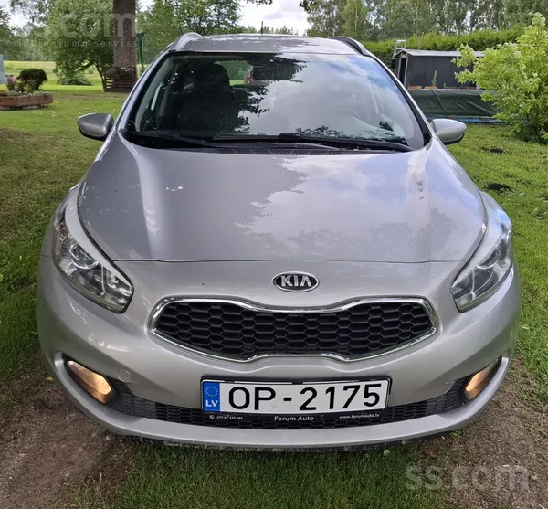 Kia Ceed SW 1.6 Gdi (135 Zs), 6 pakāpju manuālā kārba. 
Pirkta jauna Latvij