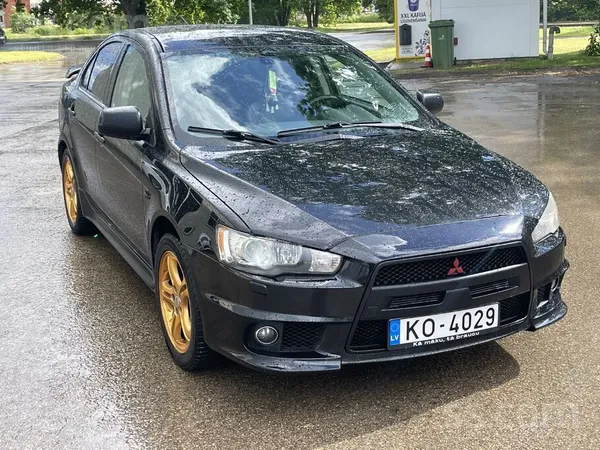 Pārdod skaistu, labi aprīkotu Mitsubishi Lancer ar spoileriem, uzlikām, spor