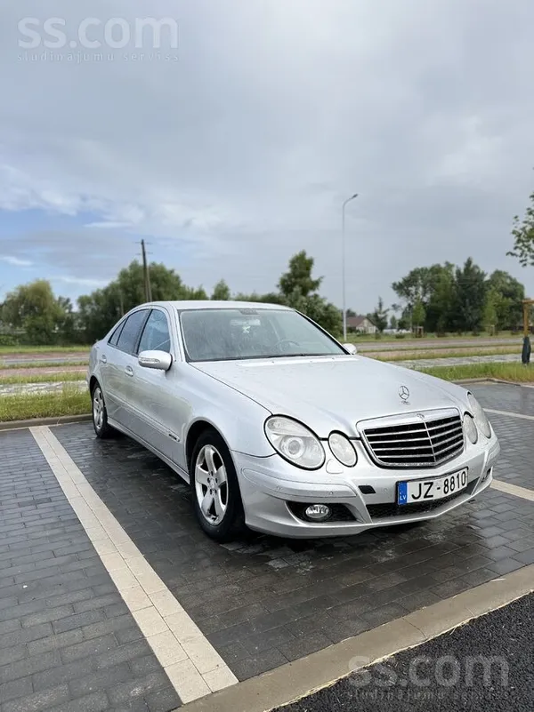 Mercedes Pārdodu ļoti labu mercedes w211. 
