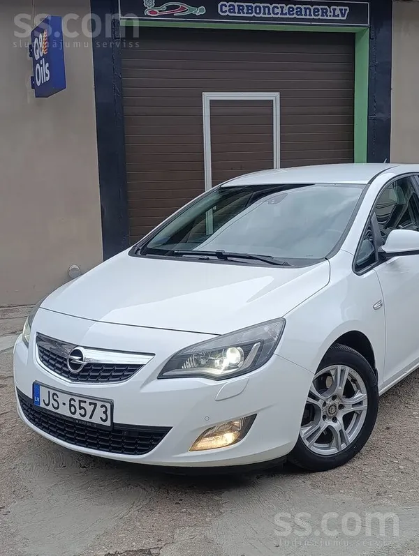 Opel Astra 2011, 2.0D dīzelis, Manuāls, Hečbeks, Balts — Latvijā