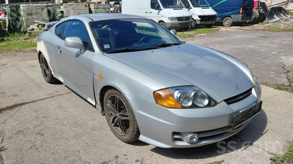 Pārodu Hyundai Coupe. 2003g 2, 0 benzīns. 5 pakāpju manuālā ātrumkārba.