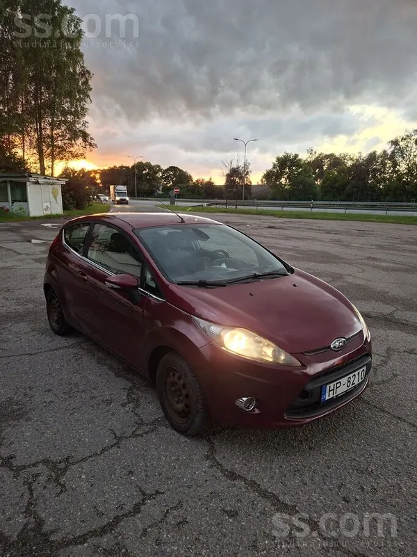 Pārdodu ar jaunu skati , mazu bet tajā pašā laikā ietilpīgu un ekonomisku au