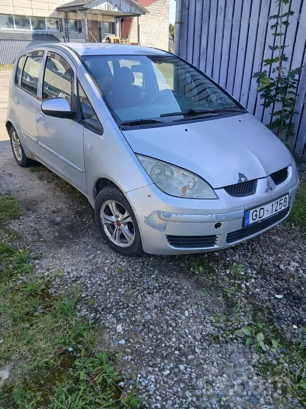 Pārdodu auto. Rūc brauc. Vairāk būs detaļām bet var arī taisīt, pašai nav la