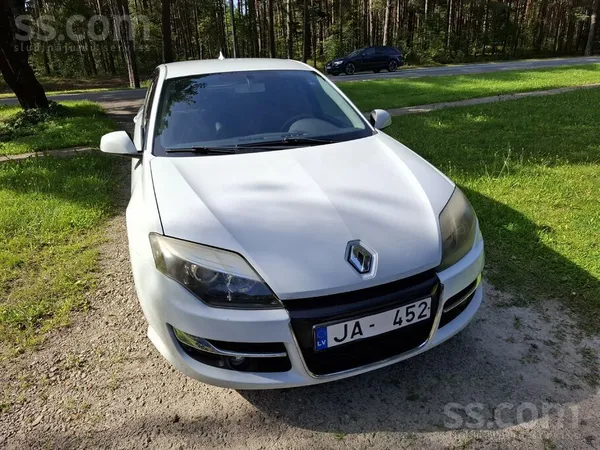 Renault Saimnieks pārdod 2012 gada Renault Laguna ar divu 